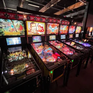 Fusion of retro arcade games from the 70s, 80s and 90s and modern arcade games and pinballs!