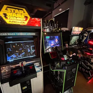 Fusion of retro arcade games from the 70s, 80s and 90s and modern arcade games and pinballs!