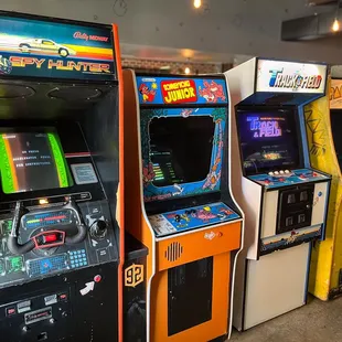 Retro arcade games from the 70s, 80s and 90s!