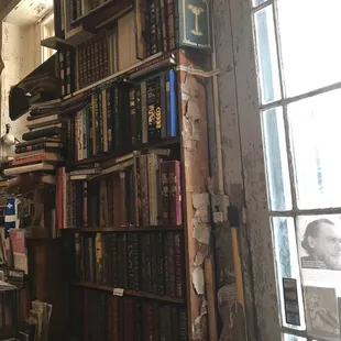 I love these slim board shelves