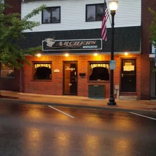 the outside of the restaurant