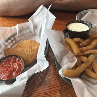 Fried mozzarella &amp; Fried Pickles