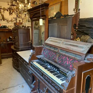 Antiques and light fixtures.