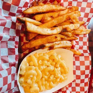 macaroni and cheese fries