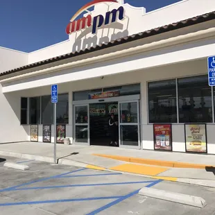 the front of a fast food restaurant