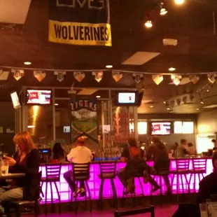 Breakaway bar