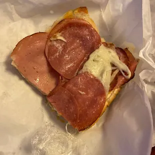 No pepperoni, no peppers, soggy bread because it wasn&apos;t well done