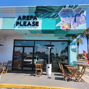 Corner spot and outdoor seating, too. Can&apos;t miss it!