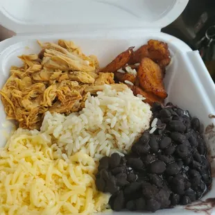 Pabellón criole bowl with chicken