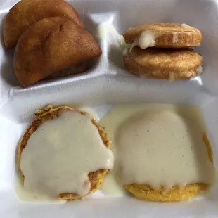 Arepa Xpress Sampler (two mini tequeños are under the mini empanadas on the left)