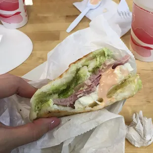 Arepa con queso de mano, jamon y ensalada con aquacate... Delicioussss!