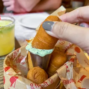 Venezuelan Tequenos (@joeynht)