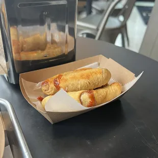 Dessert Tequenos: cheese sticks with guava paste