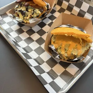 Braised beef and chicken arepas