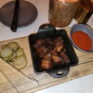 food, chicken wings and fried chicken