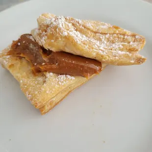 Freshly made, crispy pastry and a generous filling of dulce de leche.