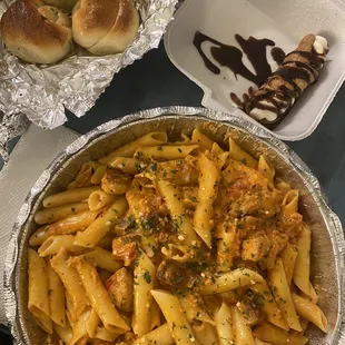 Pasta a la Vodka Cannoli Garlic Knots