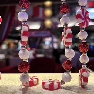 The accents in this bar was spot on and so damn cute!