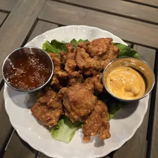 Kaarage / Tokyo Fried chicken. Comes with spucy mayo and spicy thai sauce.