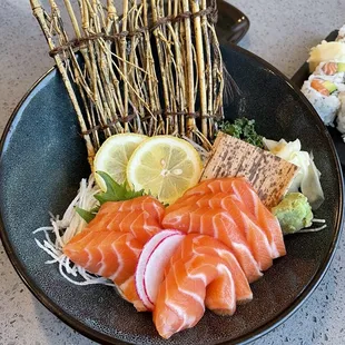 Salmon sashimi lunch - 8 pieces