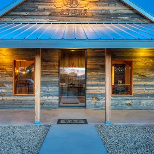 Outside view of the Aridus Wines Tasting Room