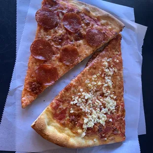 Pepperoni and garlic single slices