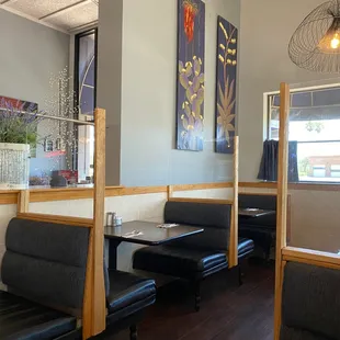 Aged but comfortable seating with absolutely worthless, wasteful plastic 'covid barriers'.