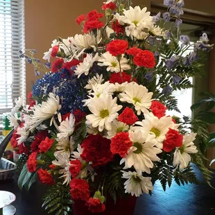 They impress! Beautiful flowers that they import themselves!