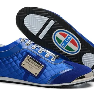 These are the very same shoes in the very same condition. Brand New!