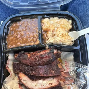 Smoked ribs with baked beans and Mac and cheese