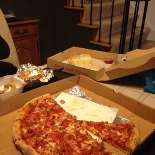 Arleos pizza and cheesy breadsticks