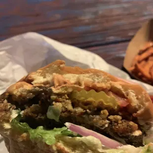 Bac&apos;n Cheeze Burger - Sweet Potato Fries