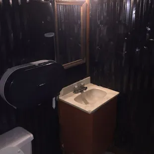 Men&apos;s room-always clean!