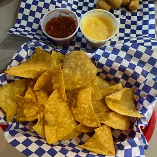 Chips, queso &amp; salsa