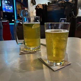 16 &amp; 24 oz Bud Light.