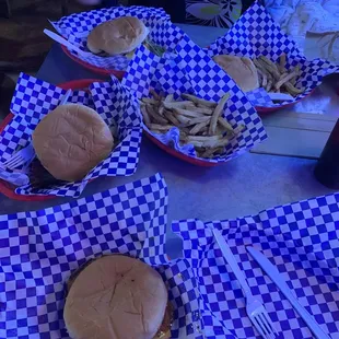 a table full of burgers