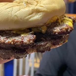 This was amazing. Delicious, no frills. Just the way burgers should be.But didn&apos;t need any help.