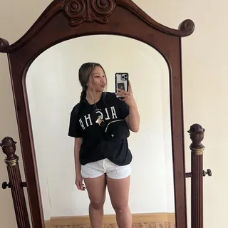 Jhanelle B.