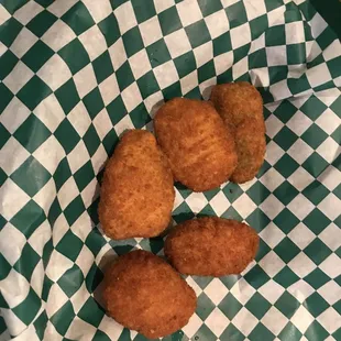 fried chicken nuggies in a basket