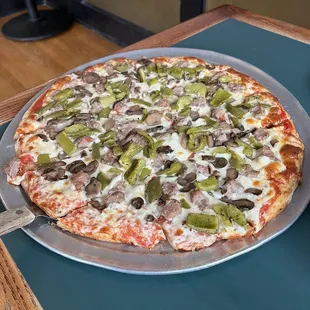 Sausage mushroom and green peppers - crispy thin crust!!