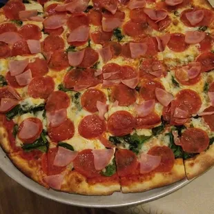 Spinach, pepperoni and Canadian bacon.  Very delicious.