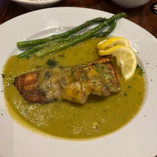 Grilled salmon with asparagus !!  YUMMY !!!