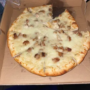 Chicken Alfredo White Pizza