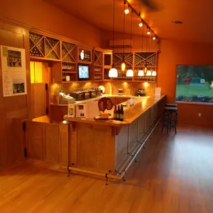 Sample 3 flavors of wine free.