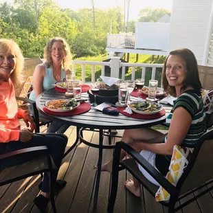 3 ladies chose the Penne Ala Vodka with Shrimp, large side salads and one got a Grilled Chicken salad. Yummy!