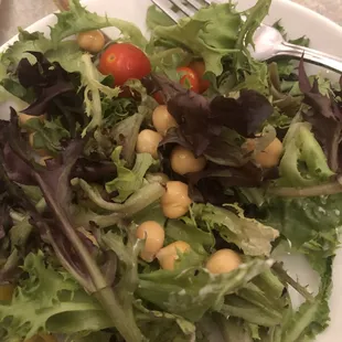 House salad: nice frisée w tomatoes &amp; chic peas
