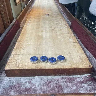 Shuffle board