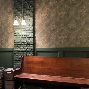 Love this wallpaper and lights!