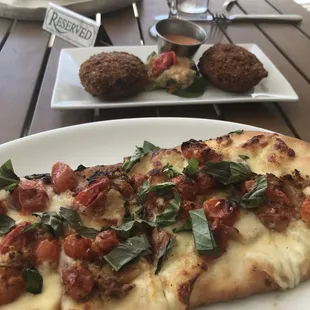 Margherita flatbread &amp; crab cakes with a sweet &amp; spicy aioli - so good!!