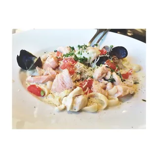 Northwest Seafood Fettuccine